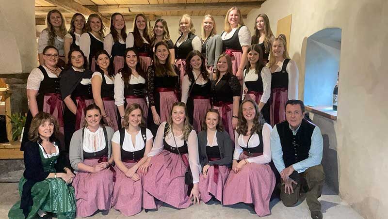 Weinverkostun bei der Dirndlschaft Babensham